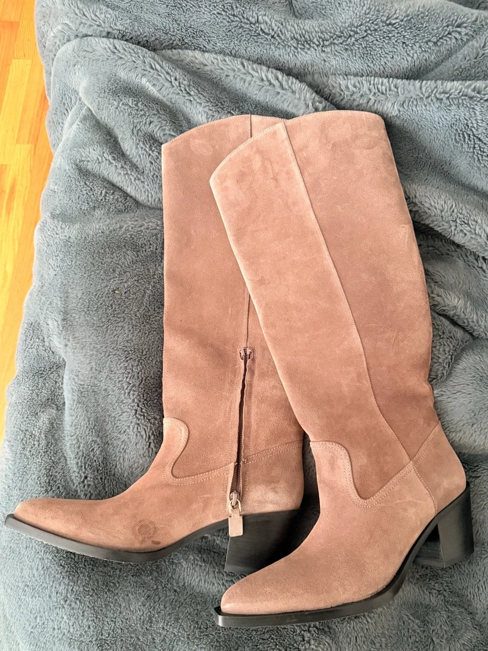 Stuart Weitzman NWT Women's Tate Tall Suede Boot in Taupe